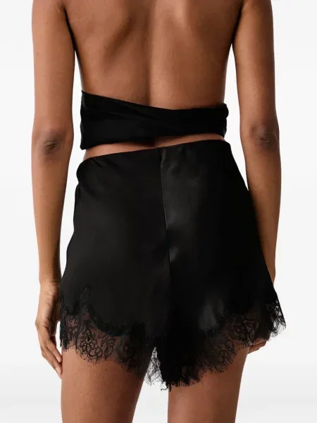 Pantaloni scurți Bardot din satin negru