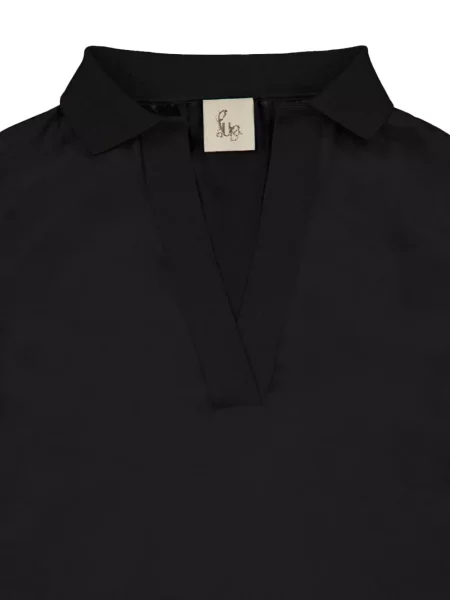 Ilgas palaidinė be rankovių Paula v formos iškirpte juoda