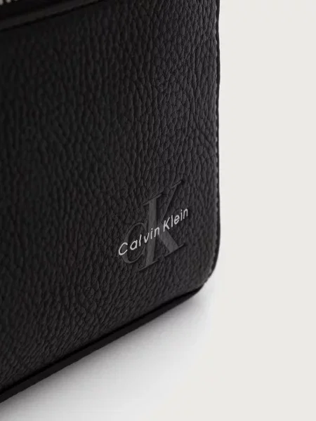 Táska Calvin Klein Jeans fekete
