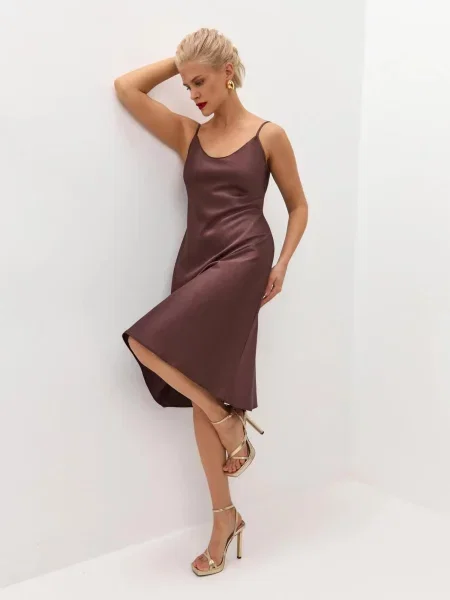 Serena Silueta Šaty Below the knee satin slip dress Grace' čokoládová