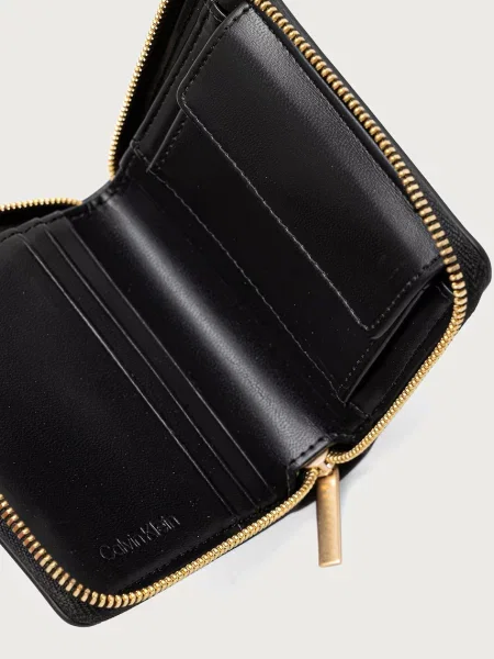 Fülbevaló Calvin Klein fekete