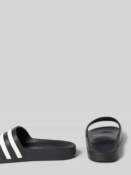 Klapki kąpielowe z w kontrastowym kolorze Model ADILETTE AQUA' Adidas Sportswear czarne