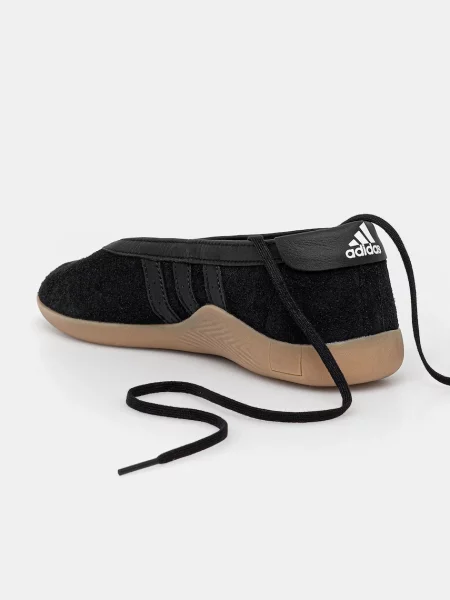 Adidas Originals balerini din piele întoarsă Taekwondo Mei Ballet W negru