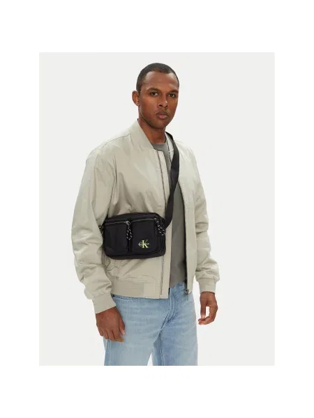 Calvin Klein Ľadvinka Tech Utility Camera Bag čierna
