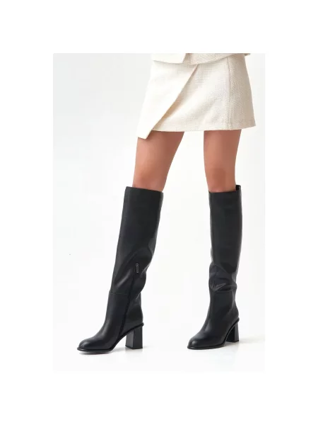 Кожаные сапоги Estro черные