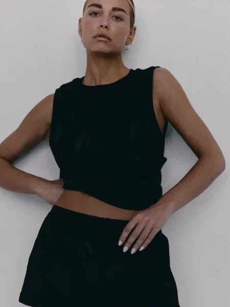 Top MUUV. LLARD črna