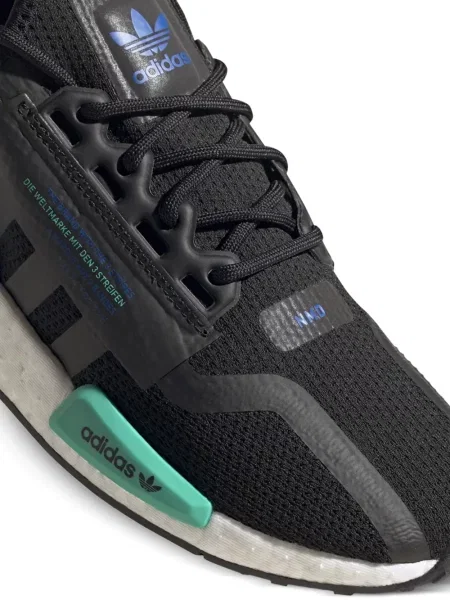 Sneakerși Adidas UltraBoost cu dungi de drumeție gri