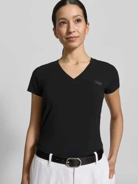 T-shirt z dekoltem w serek i naszytym logo Armani Exchange czarna