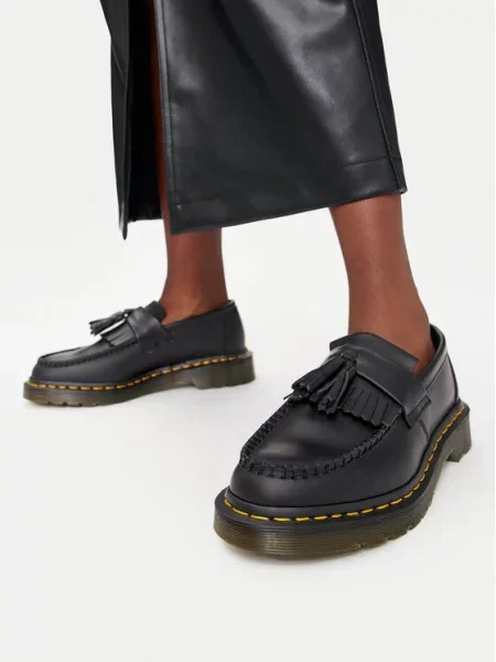 Ilgaauliai batai Dr. Martens juoda