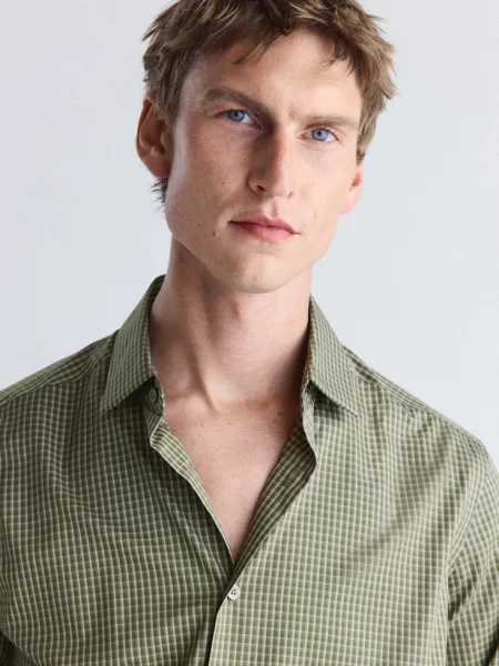Koszula slim fit comfort stretch non-iron khaki Mężczyzna XS MANGO MAN