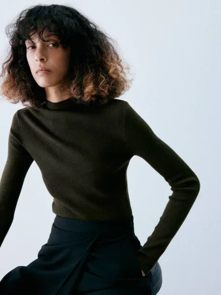Sweter z dzianiny z półgolfem khaki Kobieta S MANGO