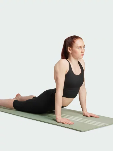 Переработанный спортивный топ Adidas черный