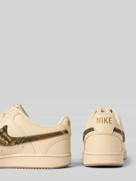 Sneakersy z naszywką z logo model COURT VISION SE' Nike beżowe