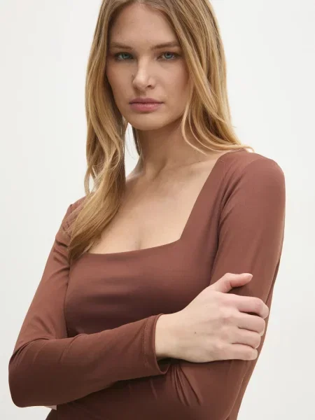 Блуза Answear Lab с изчистен дизайн кафяво