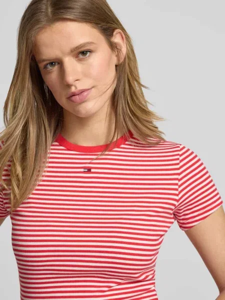 T-shirt o kroju slim fit z mieszanki bawełny Tommy Jeans czerwona