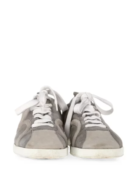 Fűzős szarvasbőr sneaker Toteme szürke