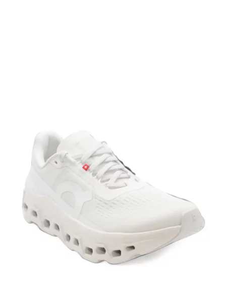 Sneakerși On alb