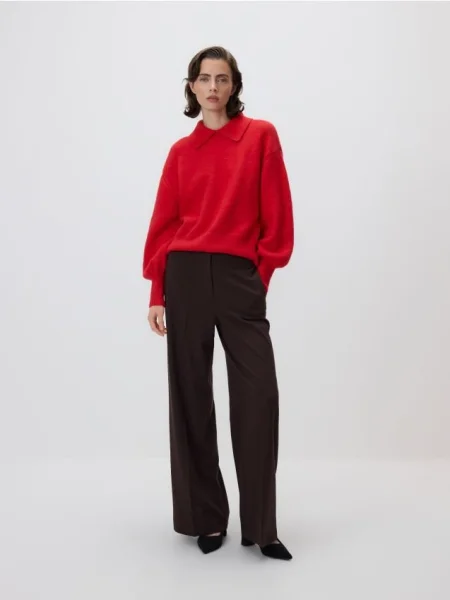 Reserved Pulover cu guler roșu