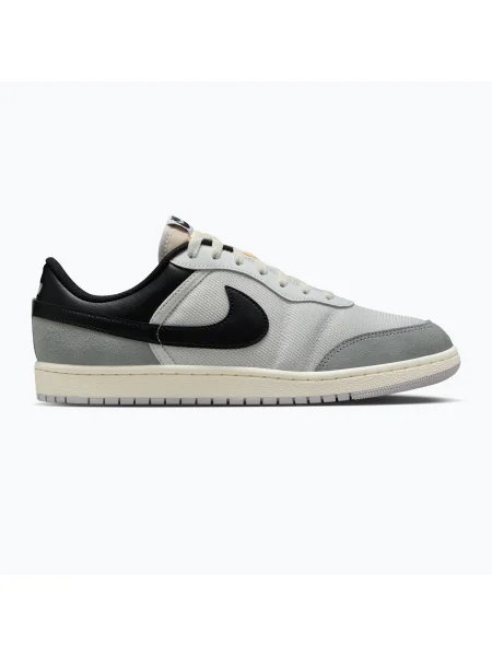 Férfi cipő Nike Air Jordan Skyline Low summit white/light smoke grey/black. Méret: EU fehér