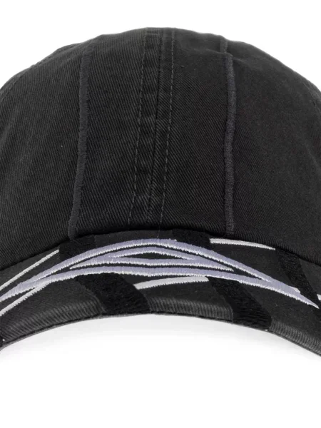 Kšiltovka Umbro s oděrkami černá