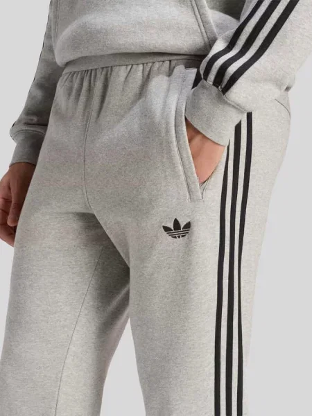 Spodnie dresowe o kroju slim fit z mieszanki bawełny Adidas Originals