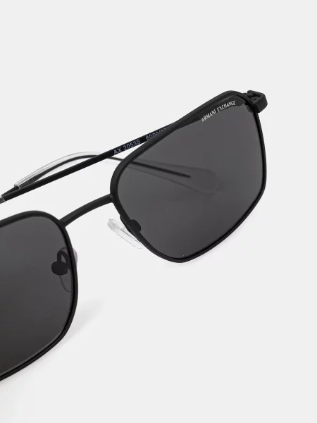 Солнцезащитные очки Armani Exchange черные