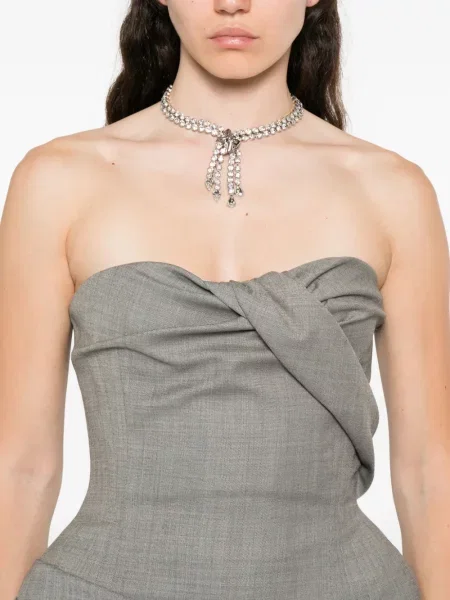 Rochie Magda Butrym drapată de costum gri