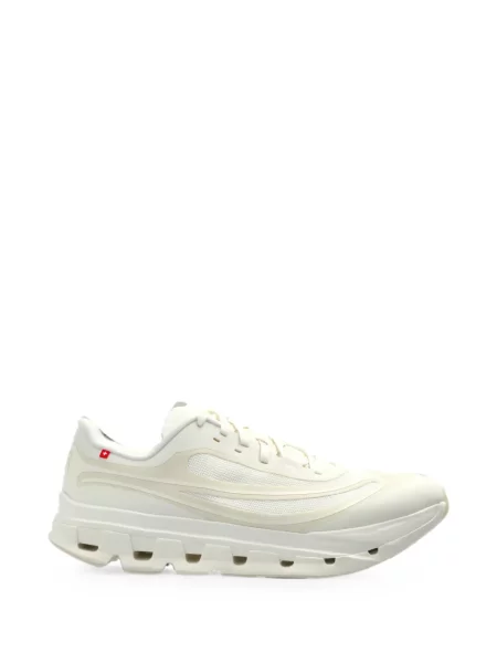 Sneakerși On