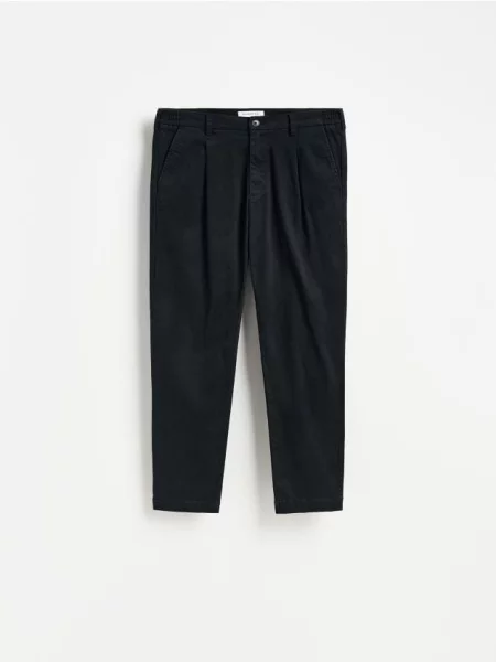 Reserved Pantaloni carrot din negru